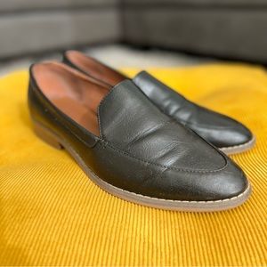 Women’s 10 Indigo Rd Black Leather Loafer Flats Slight Heel